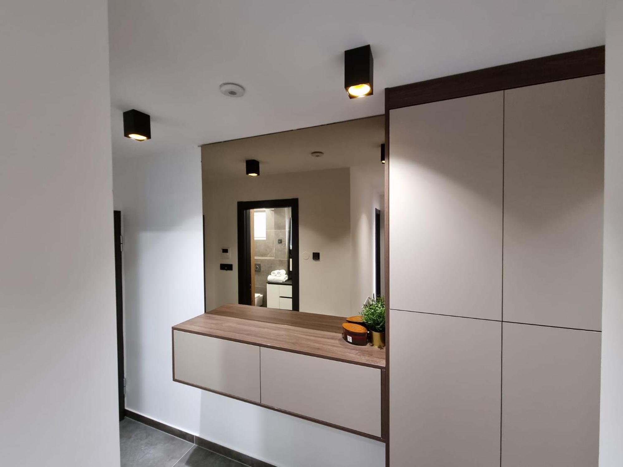 Luxury Center- Self Check In, Two Free Private Parking Apartamento