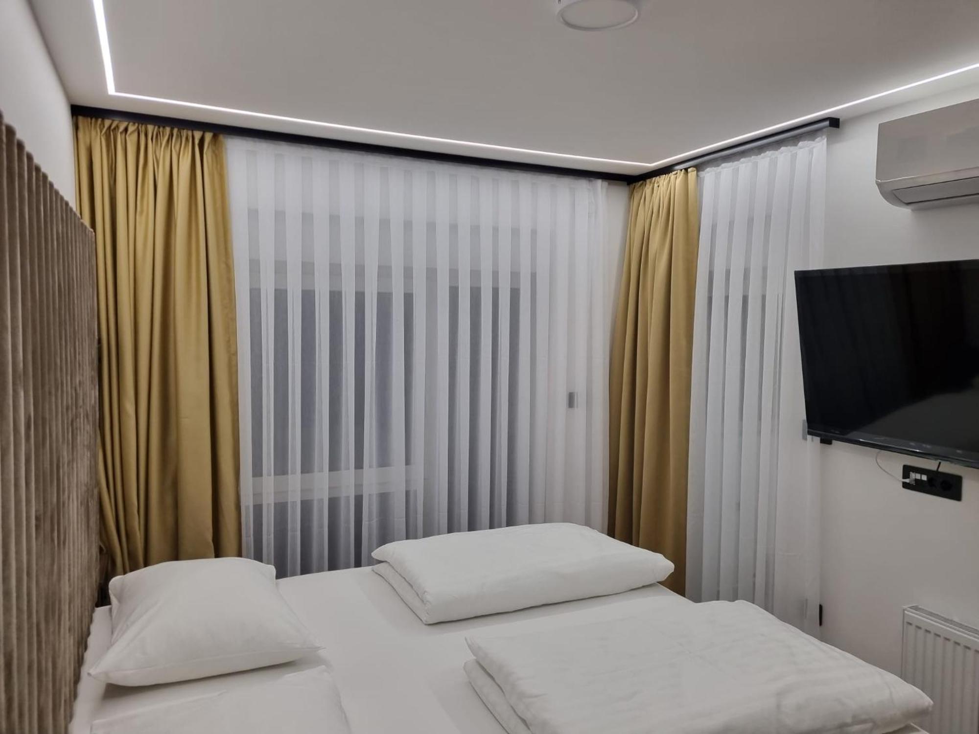 Luxury Center- Self Check In, Two Free Private Parking * Osijek
