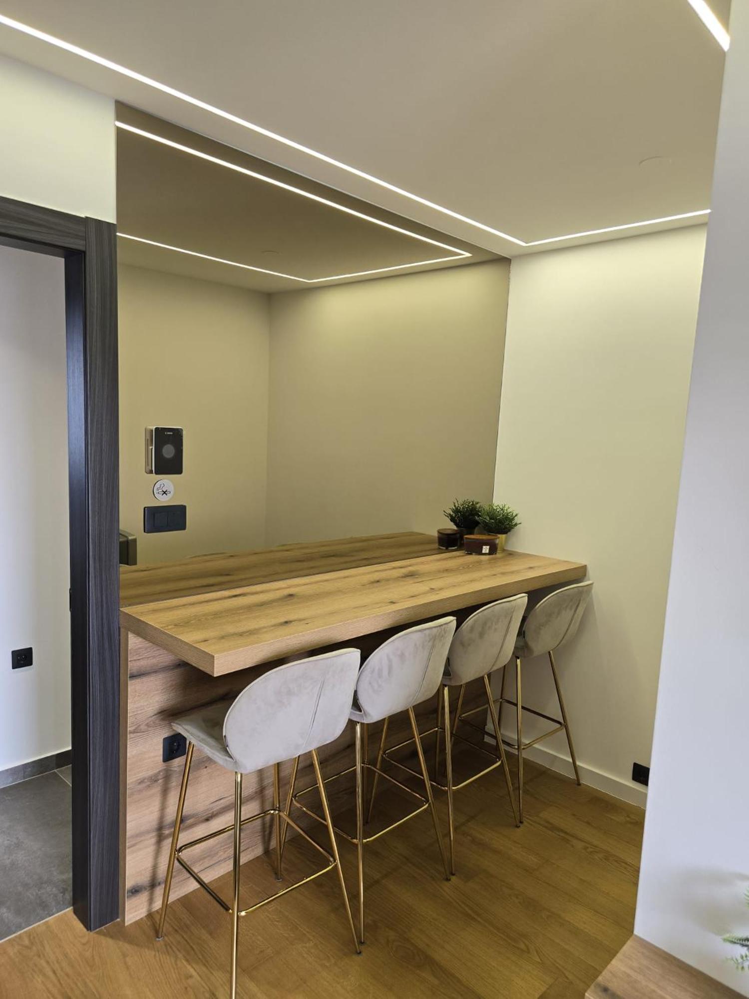 Luxury Center- Self Check In, Two Free Private Parking Apartamento