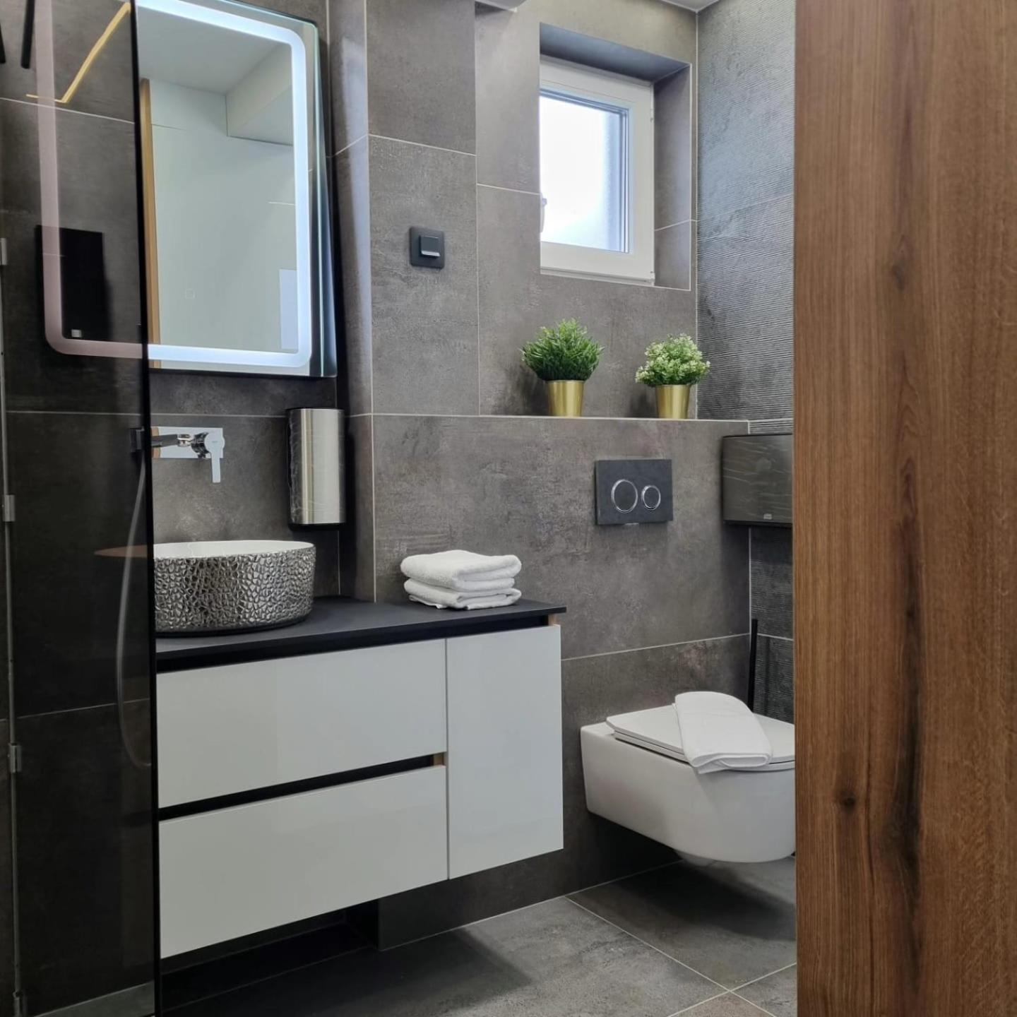 Luxury Center- Self Check In, Two Free Private Parking Osijek