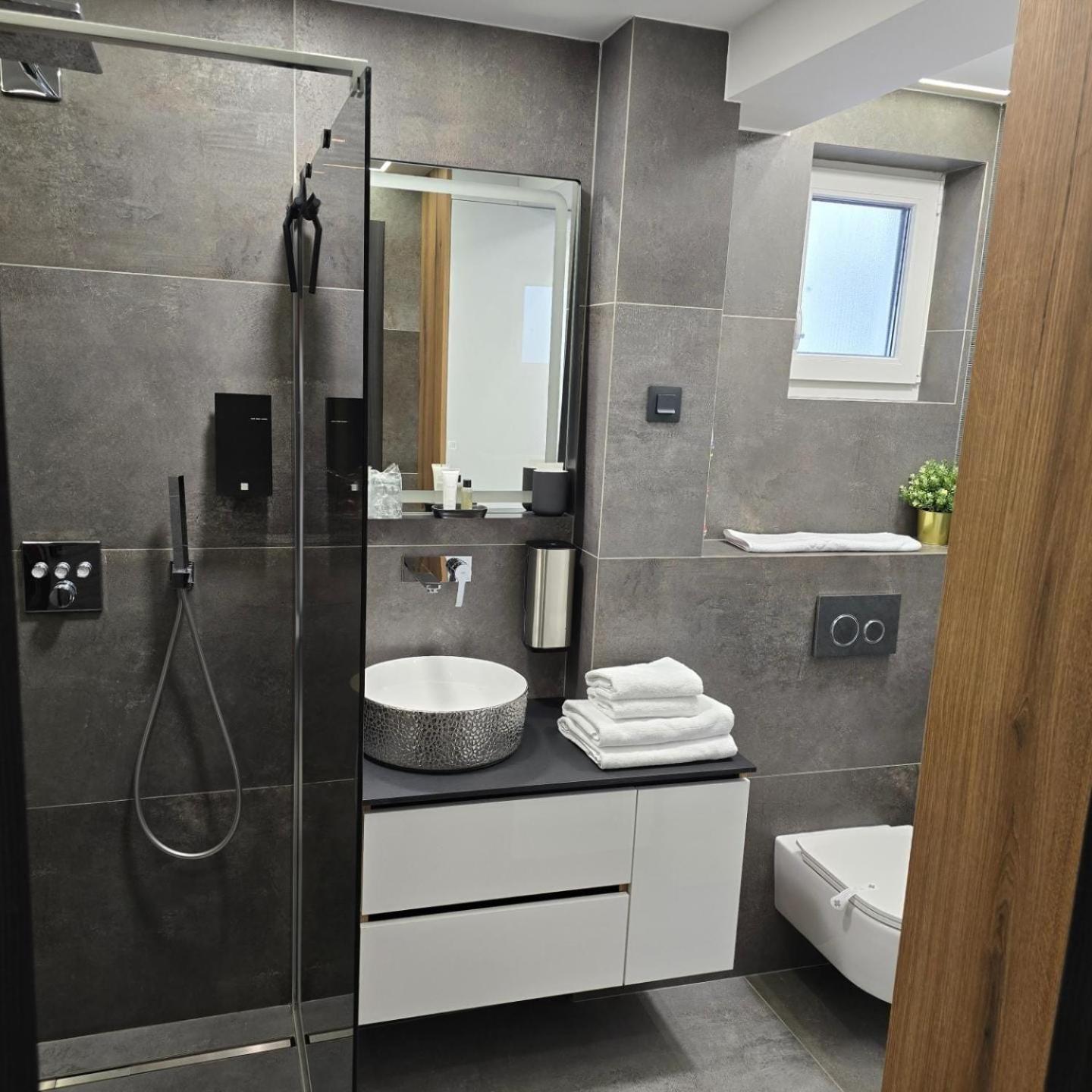 Luxury Center- Self Check In, Two Free Private Parking Osijek