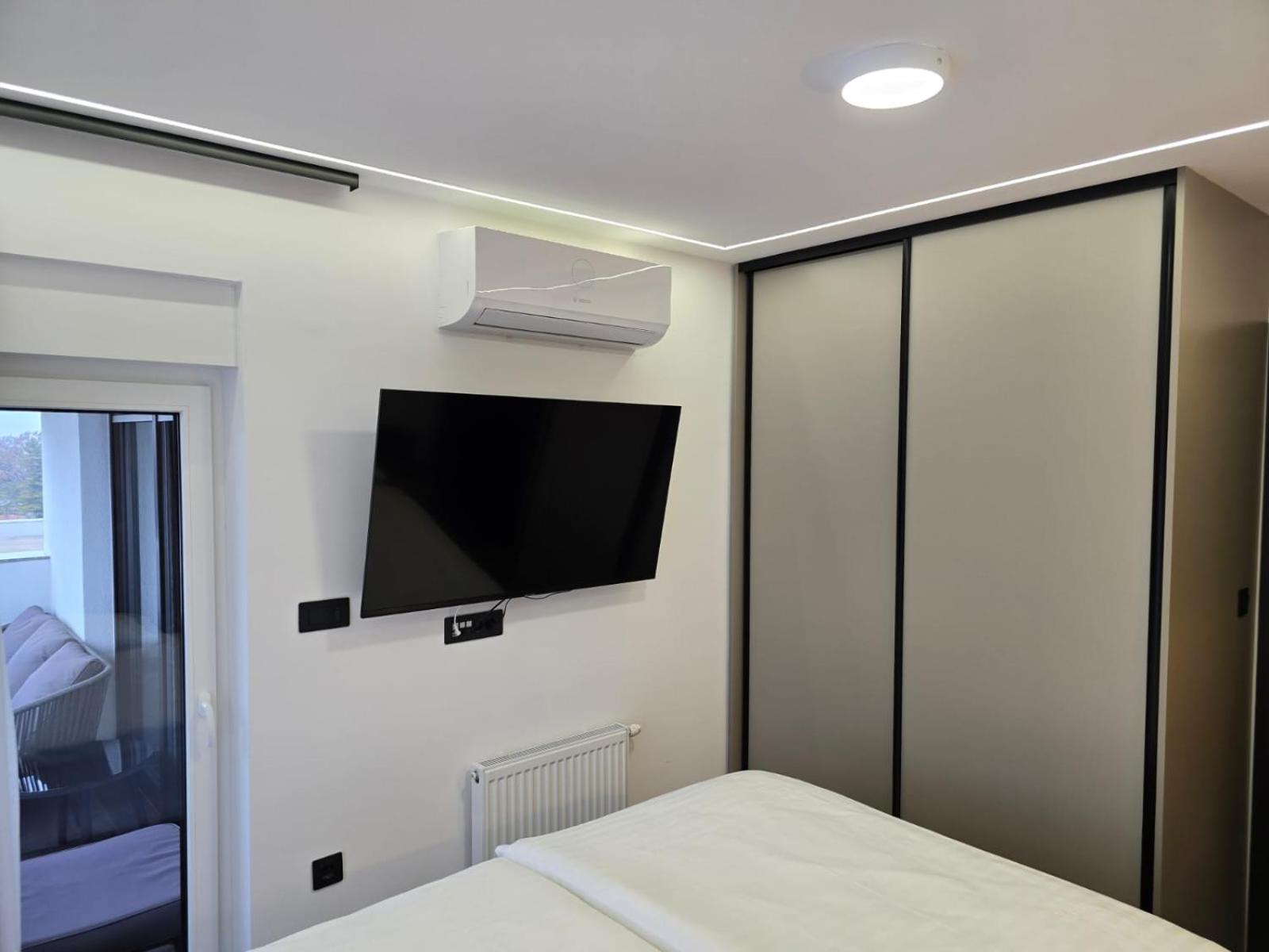 Luxury Center- Self Check In, Two Free Private Parking * Osijek