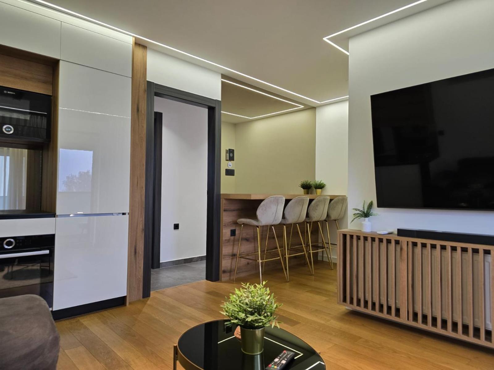 Luxury Center- Self Check In, Two Free Private Parking * Osijek