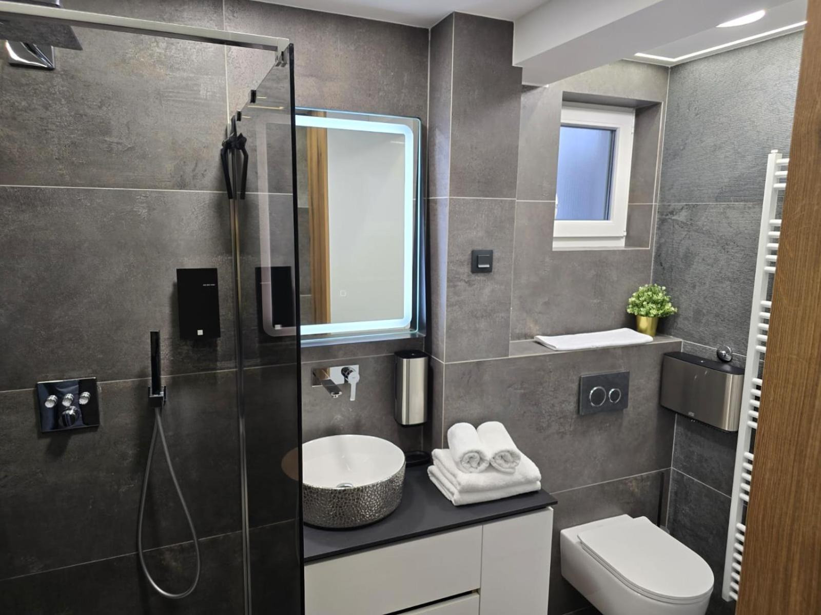 Apartamento Luxury Center- Self Check In, Two Free Private Parking
