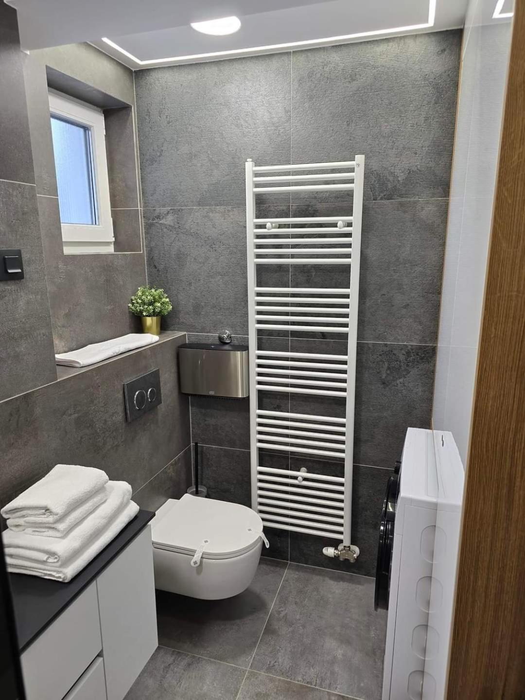 Luxury Center- Self Check In, Two Free Private Parking Apartamento