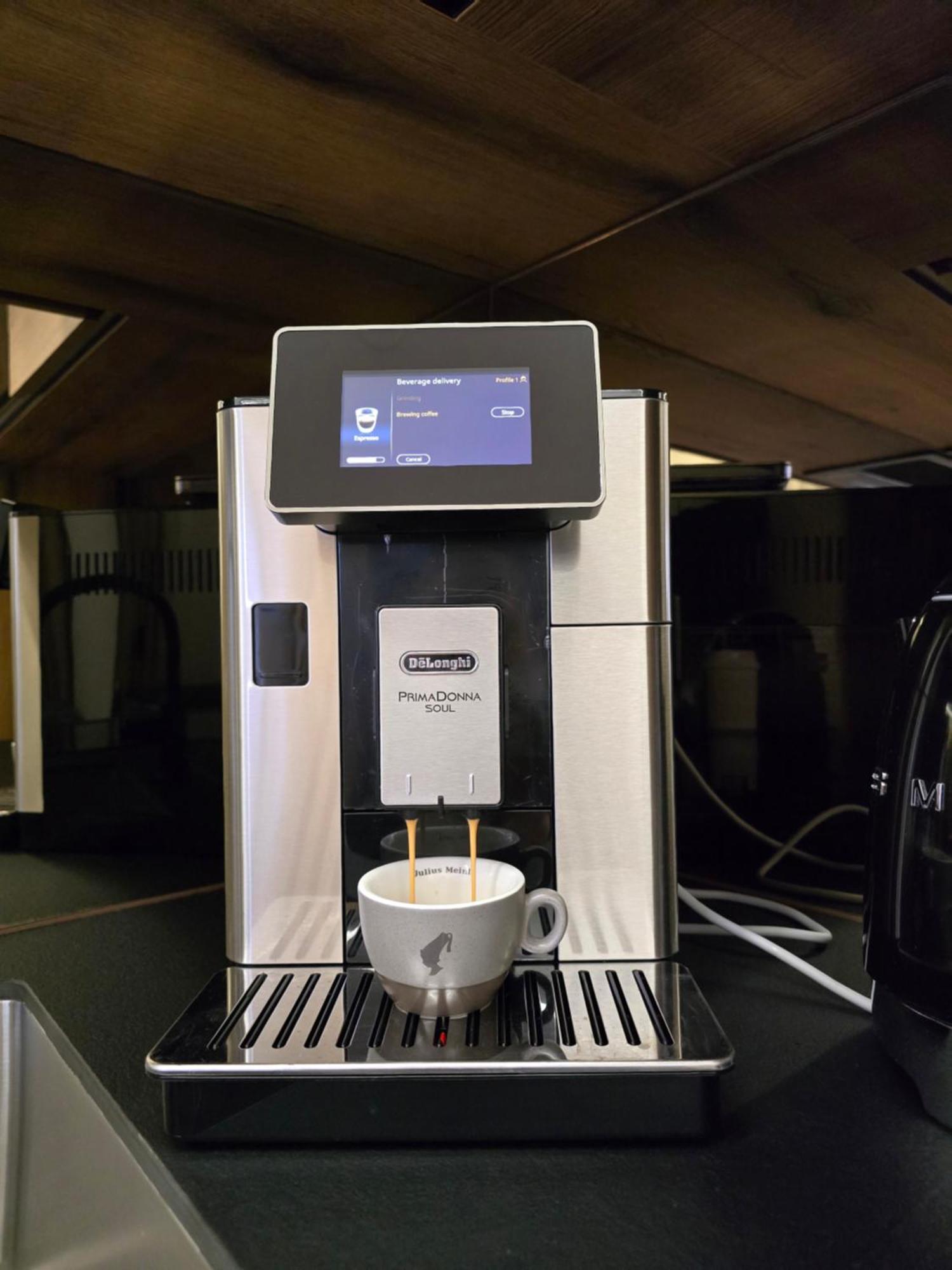 Luxury Center- Self Check In, Two Free Private Parking Apartamento *