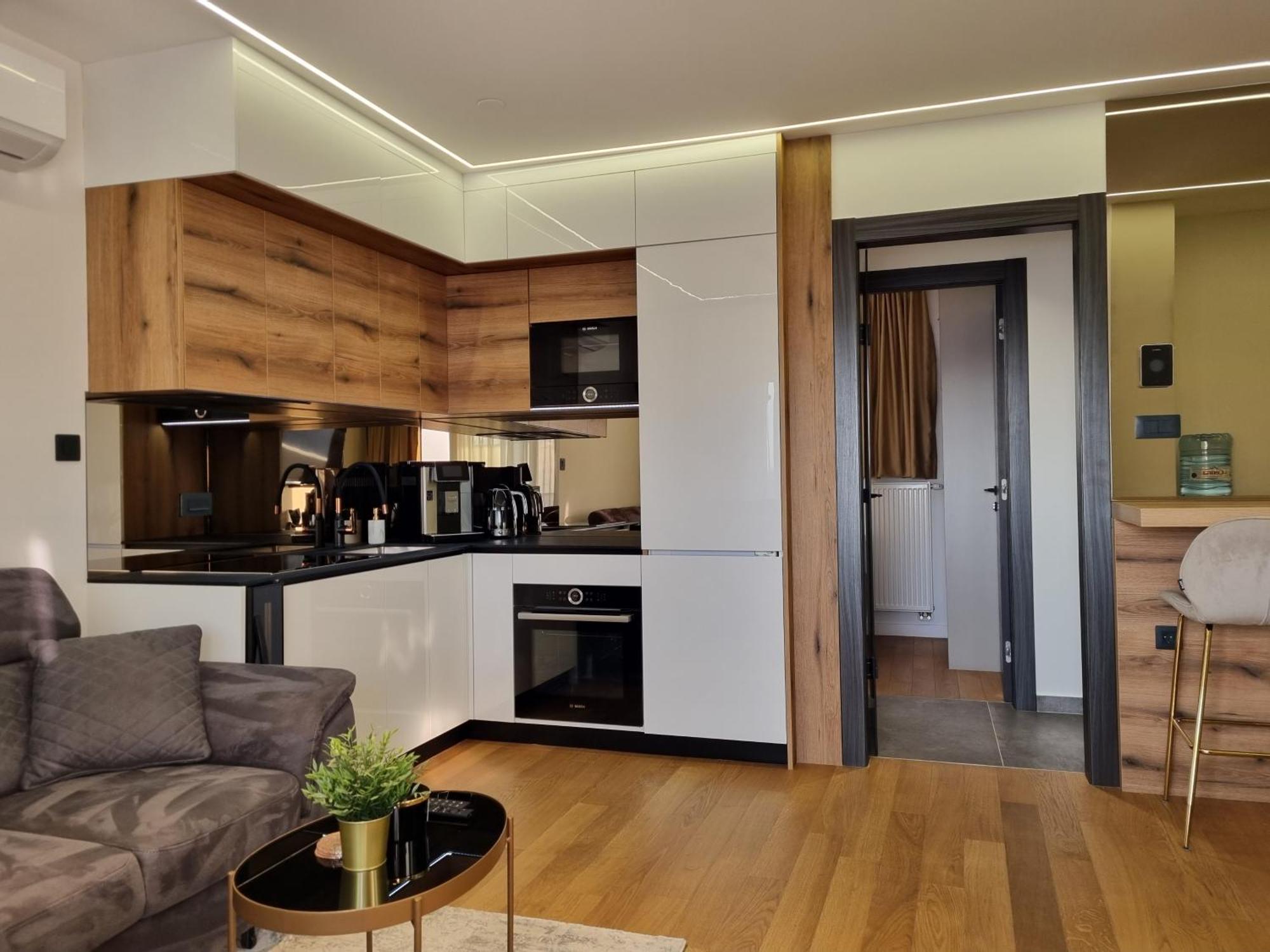Luxury Center- Self Check In, Two Free Private Parking * Osijek